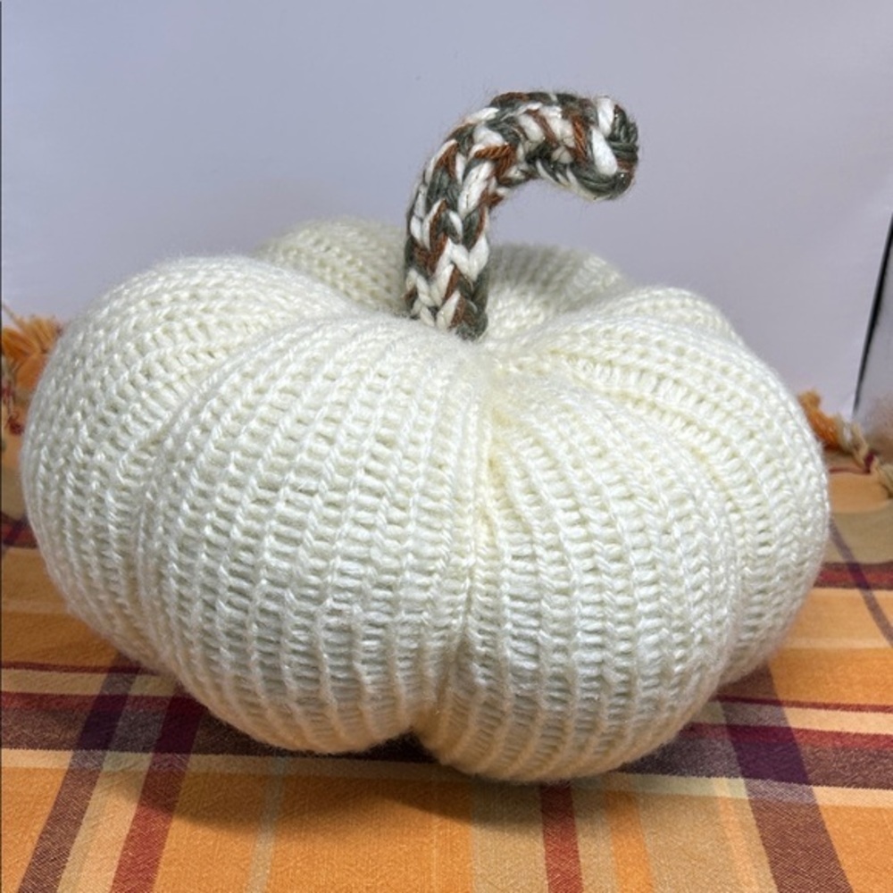 Knit Cream Pumpkin Decor